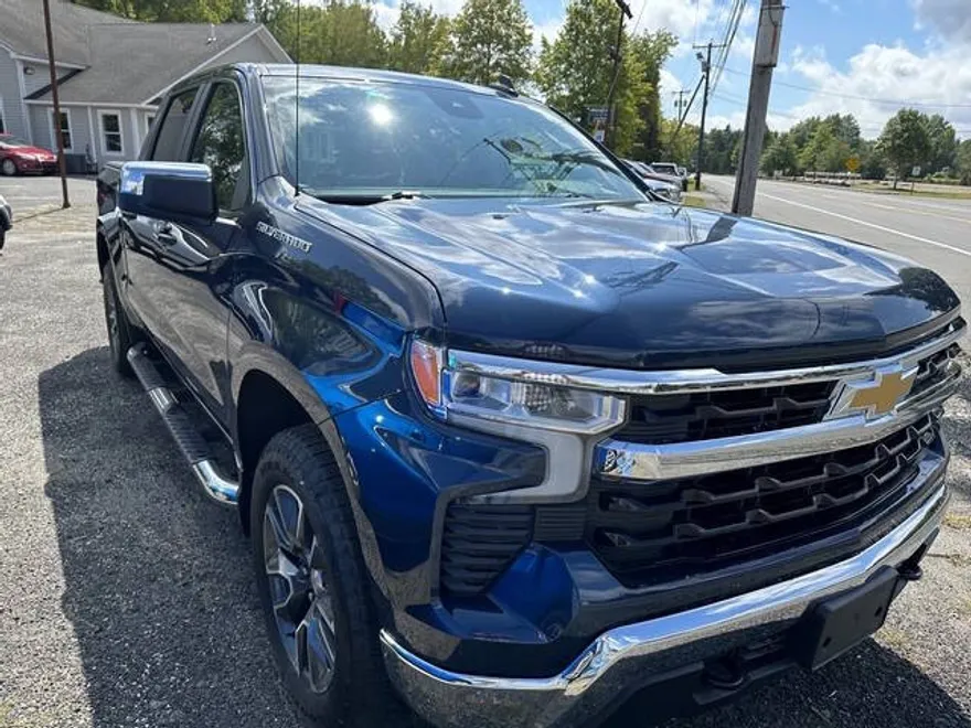 2022 Chevrolet Silverado 1500 LT photo 1