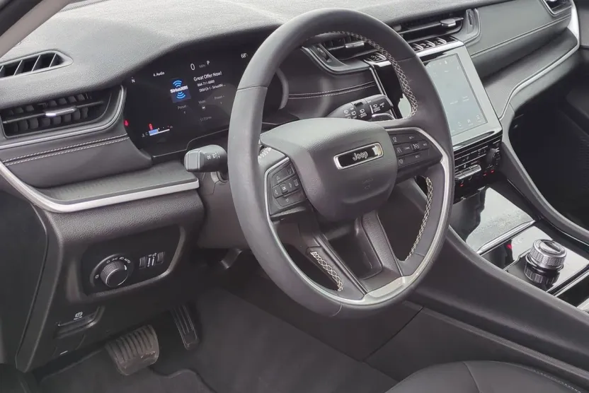 2023 Jeep Grand Cherokee Laredo photo 1