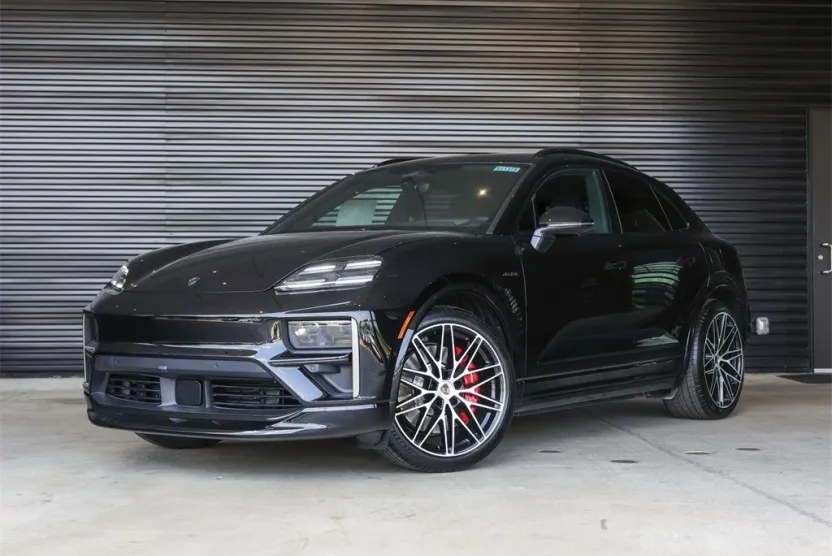 2025 Porsche Macan Electric Turbo photo 1