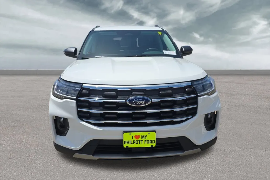 2025 Ford Explorer photo 1