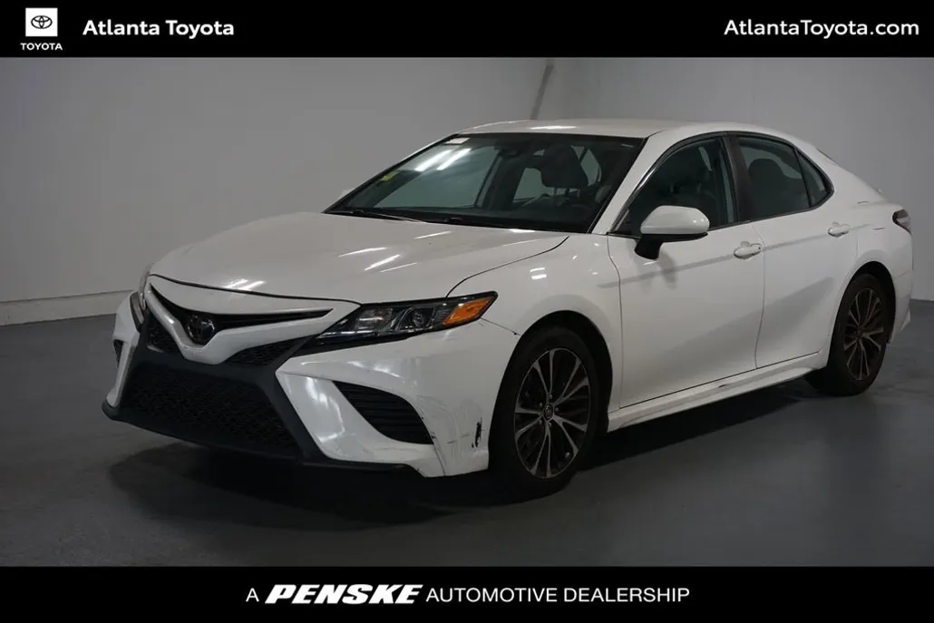 2020 Toyota Camry SE photo 1