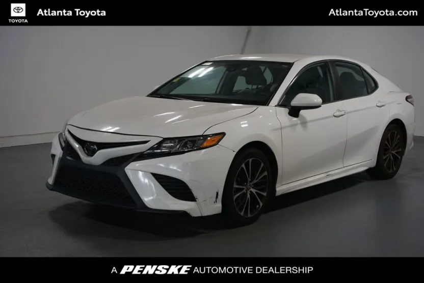 2020 Toyota Camry SE photo 1