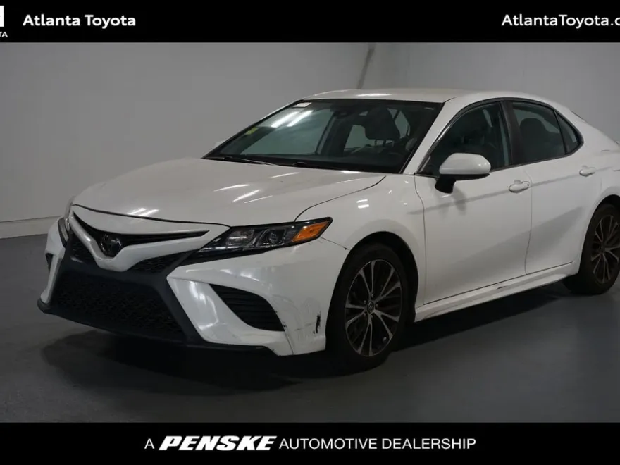 2020 Toyota Camry SE photo 1