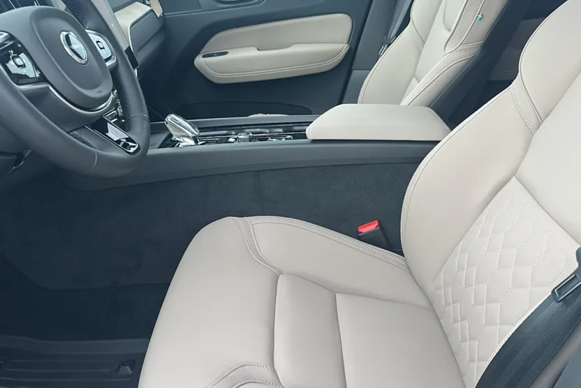2026 Volvo XC60 B5 Plus photo 1