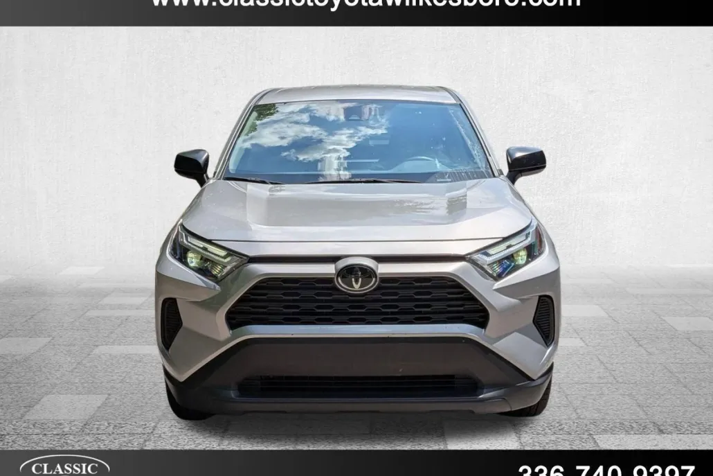 2024 Toyota RAV4 LE photo 1