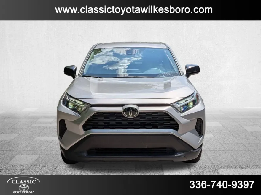 2024 Toyota RAV4 LE photo 1