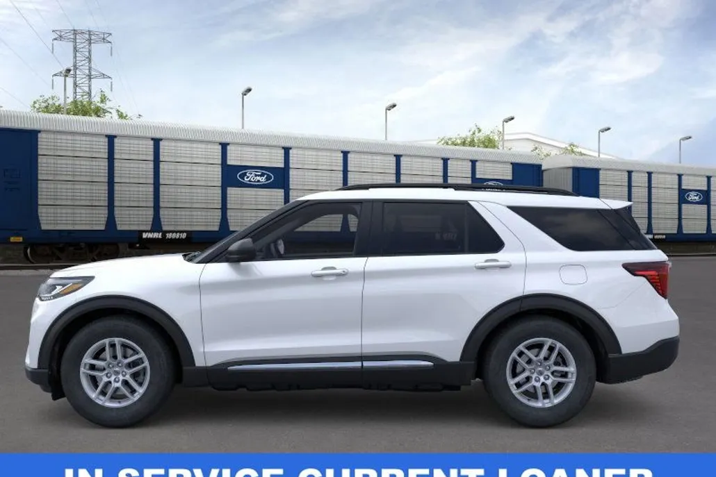 2025 Ford Explorer photo 1