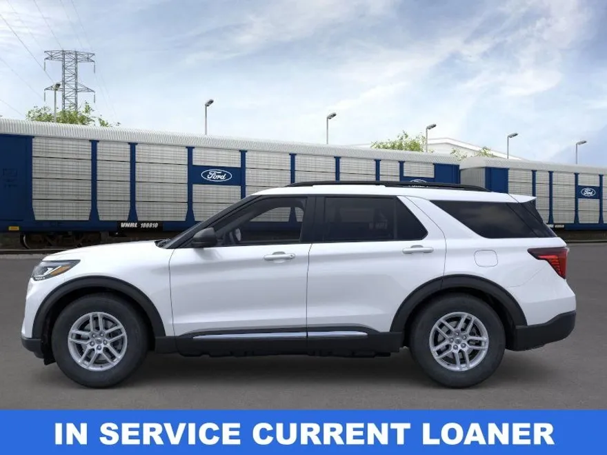 2025 Ford Explorer photo 1