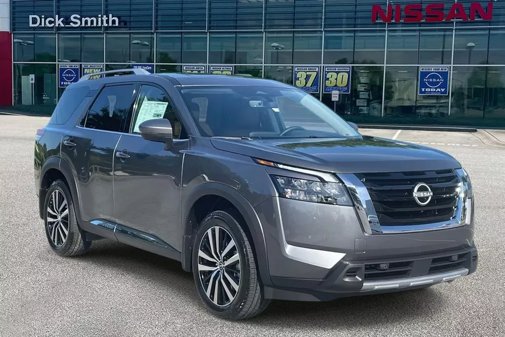 2025 Nissan Pathfinder Platinum photo 1