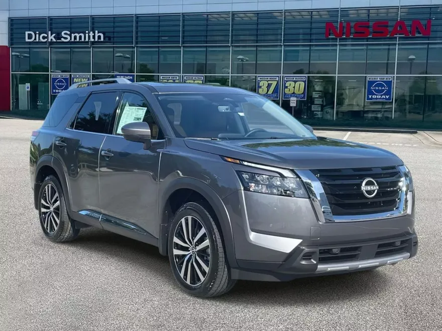 2025 Nissan Pathfinder Platinum photo 1