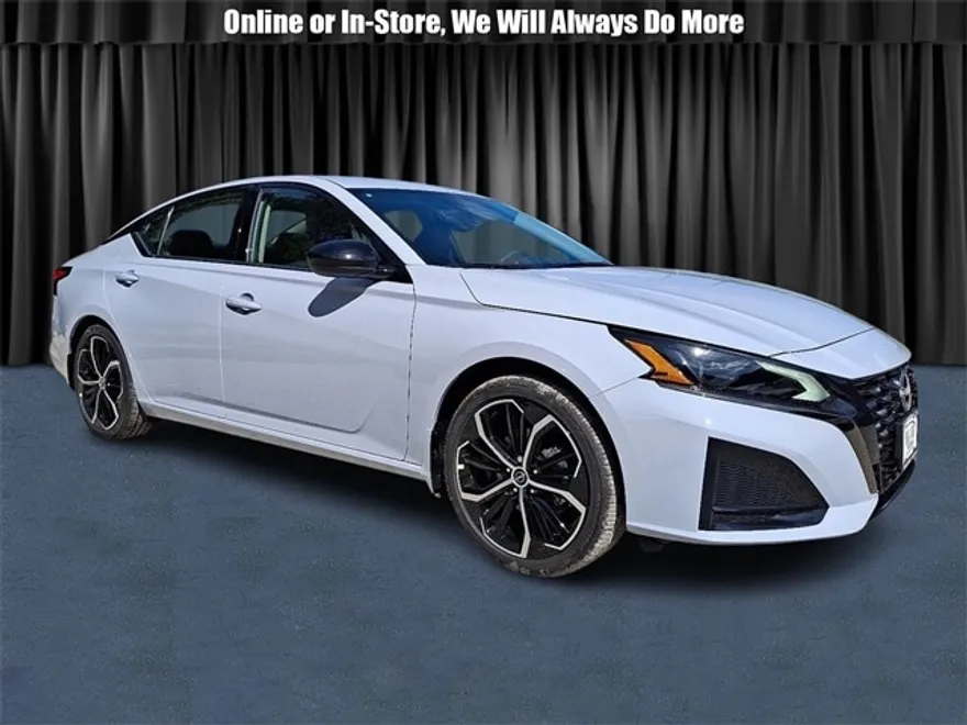 2025 Nissan Altima 2.5 SR photo 1
