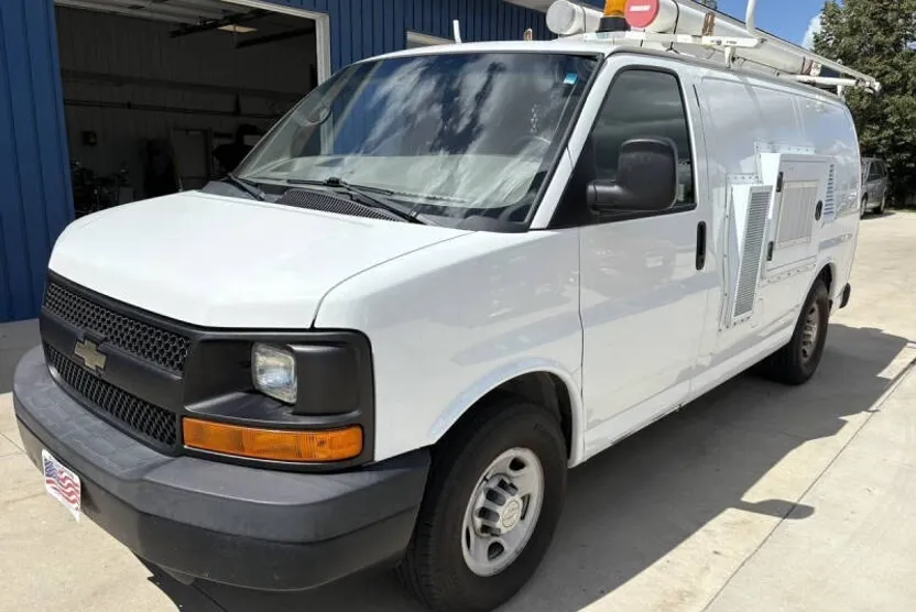 2014 Chevrolet Express 2500 Cargo Van photo 1