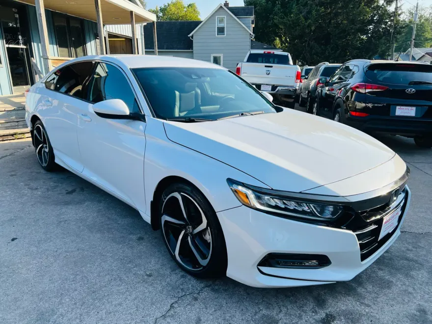 2019 Honda Accord Sport photo 1