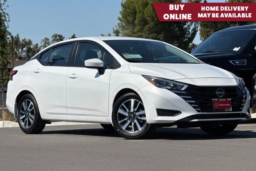 2025 Nissan Versa 1.6 SV photo 1