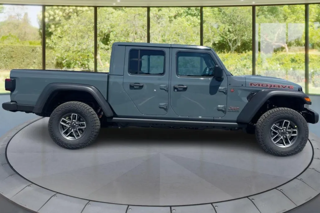 2025 Jeep Gladiator Mojave photo 1