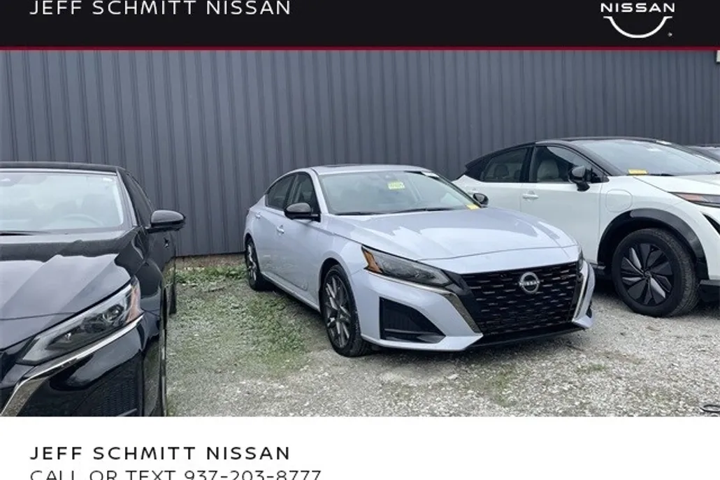 2024 Nissan Altima SR photo 1