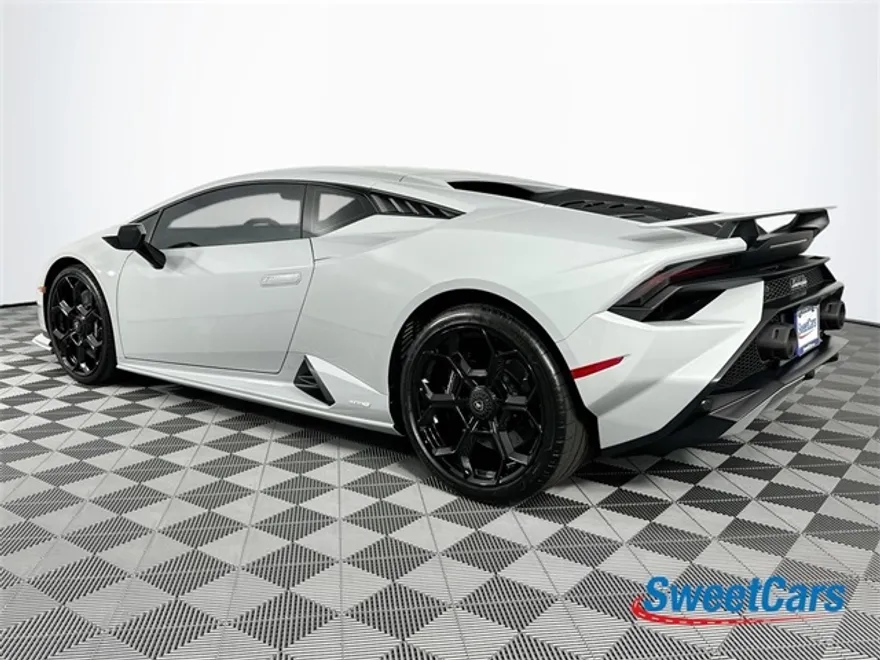 2023 Lamborghini Huracan Tecnica photo 5