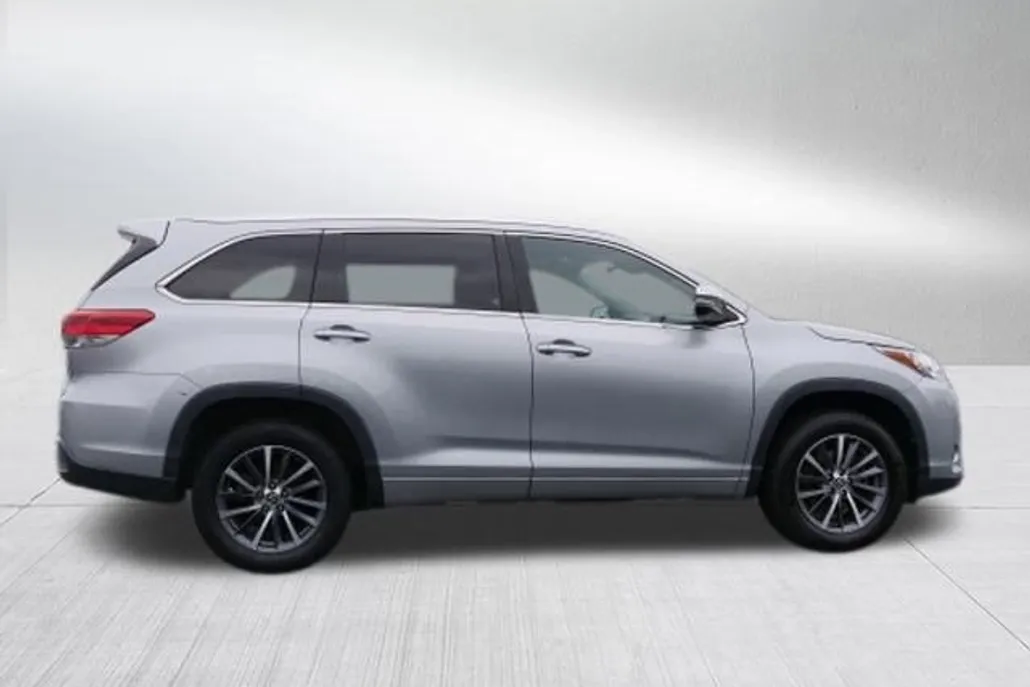 2017 Toyota Highlander XLE photo 1