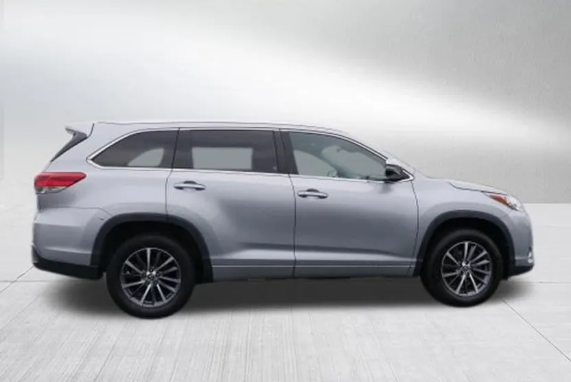 2017 Toyota Highlander XLE photo 1