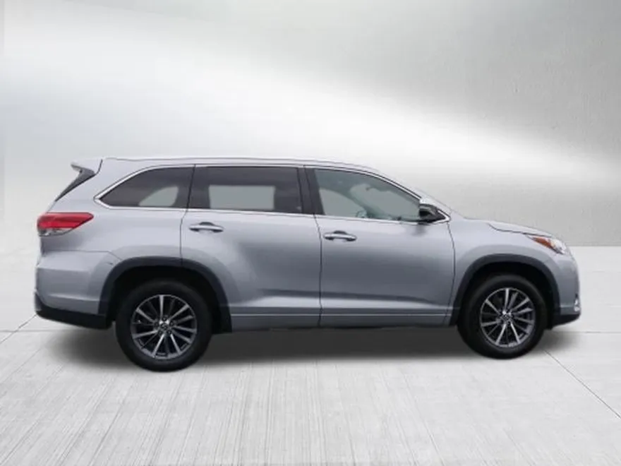 2017 Toyota Highlander XLE photo 1