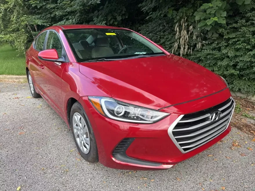 2017 Hyundai Elantra SE photo 1