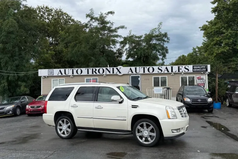 2010 Cadillac Escalade Luxury photo 1