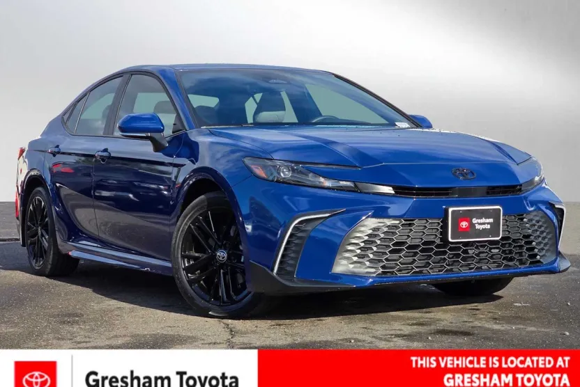 2025 Toyota Camry SE photo 1