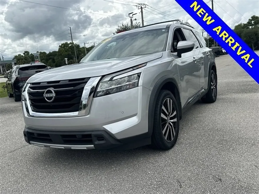 2023 Nissan Pathfinder Platinum photo 1