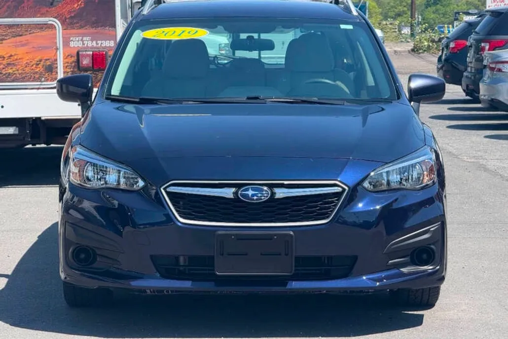 2019 Subaru Impreza Premium photo 1