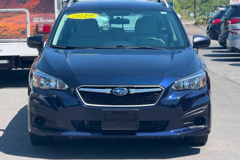 2019 Subaru Impreza Premium photo 1