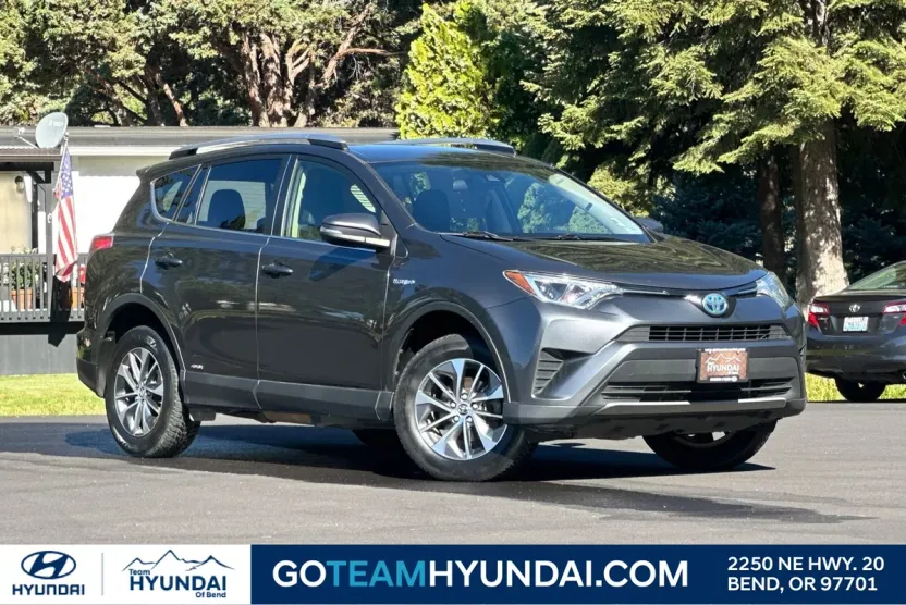 2018 Toyota RAV4 Hybrid LE photo 1
