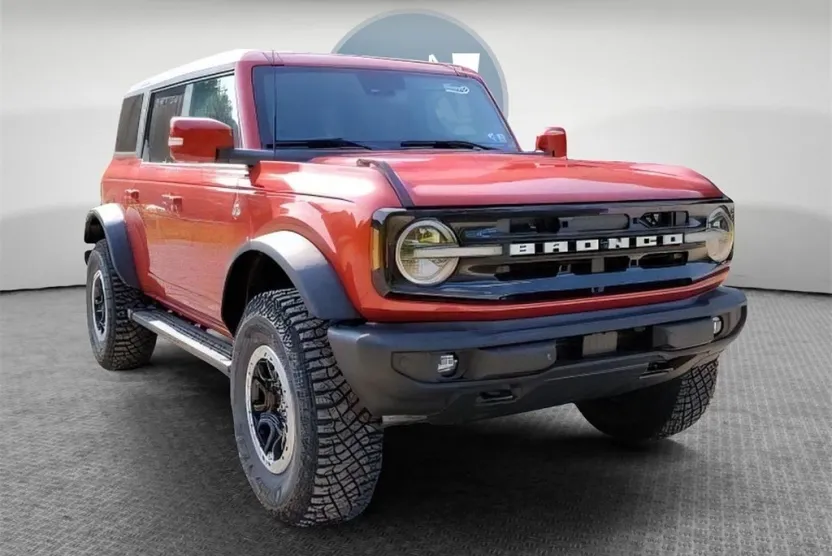 2024 Ford Bronco Outer Banks photo 1