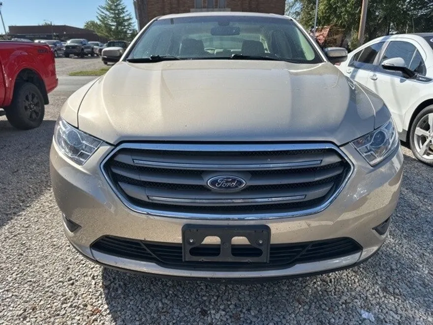 2018 Ford Taurus SEL photo 1