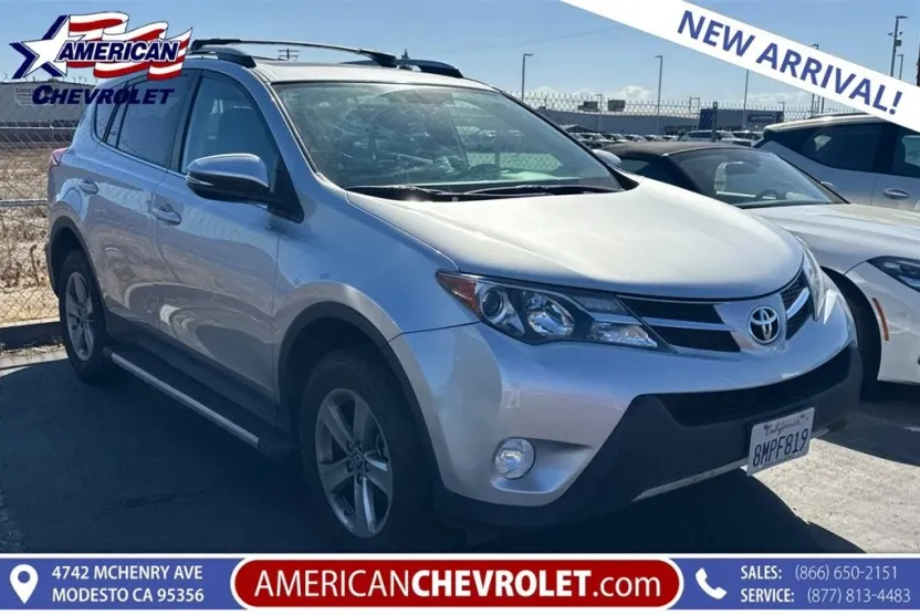 2015 Toyota RAV4 XLE photo 1