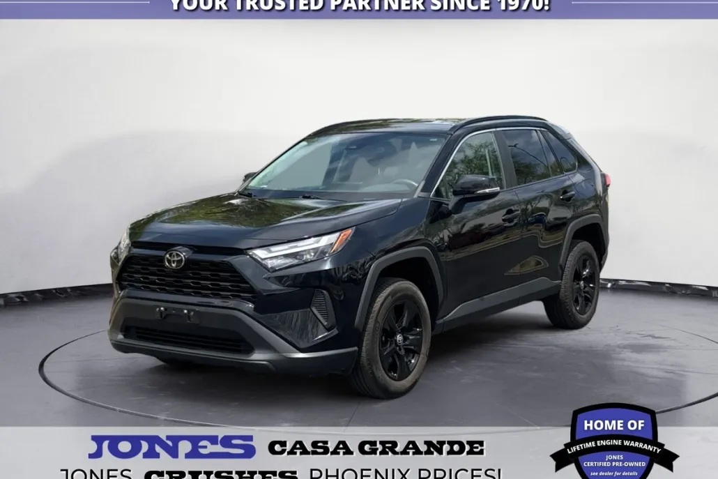 2022 Toyota RAV4 XLE photo 1
