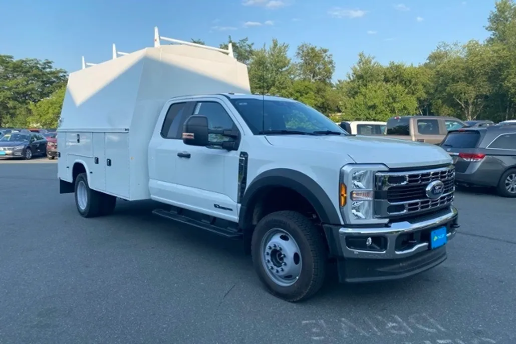2025 Ford F-550 photo 1