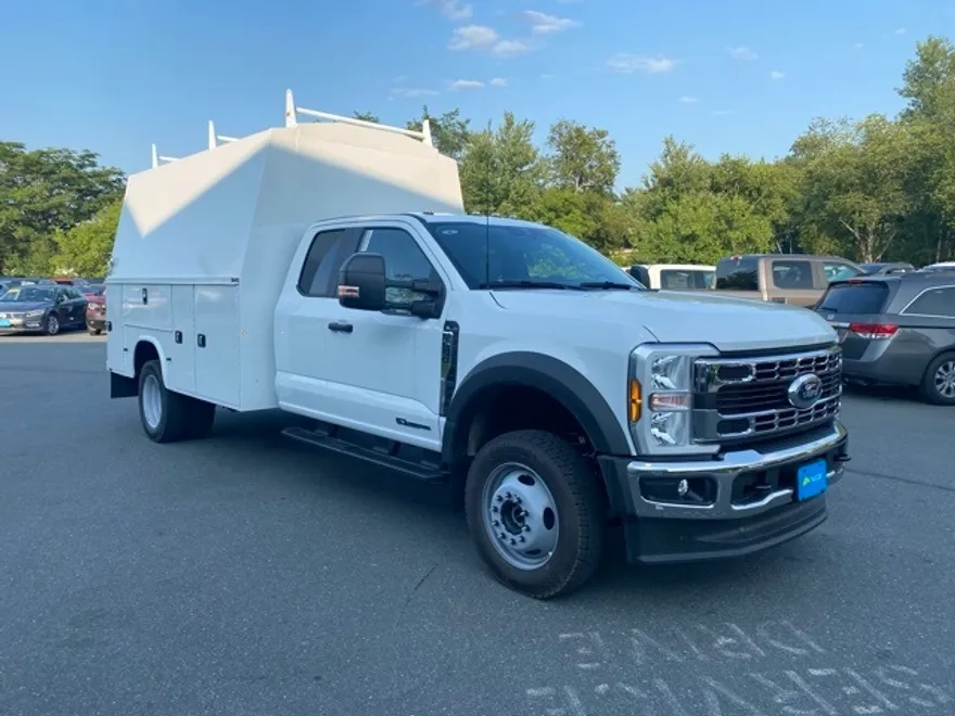 2025 Ford F-550 photo 1