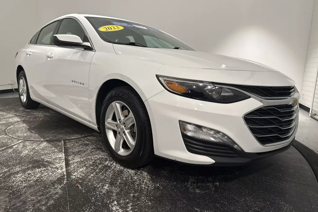 2023 Chevrolet Malibu 1LT photo 1