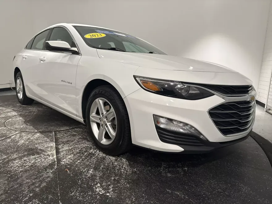 2023 Chevrolet Malibu 1LT photo 1