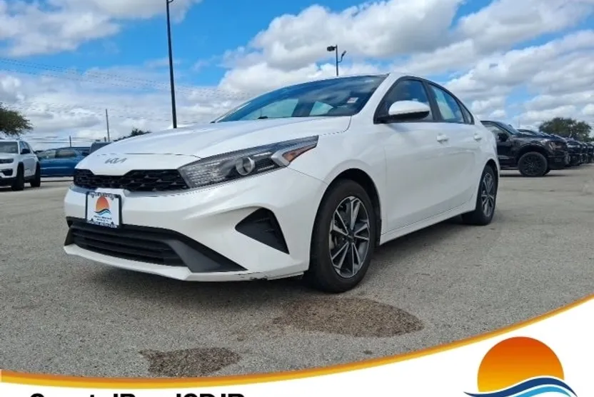 2023 Kia Forte LXS photo 1