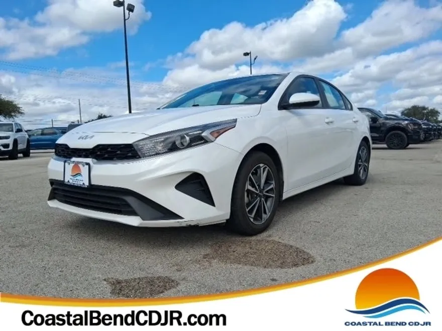 2023 Kia Forte LXS photo 1