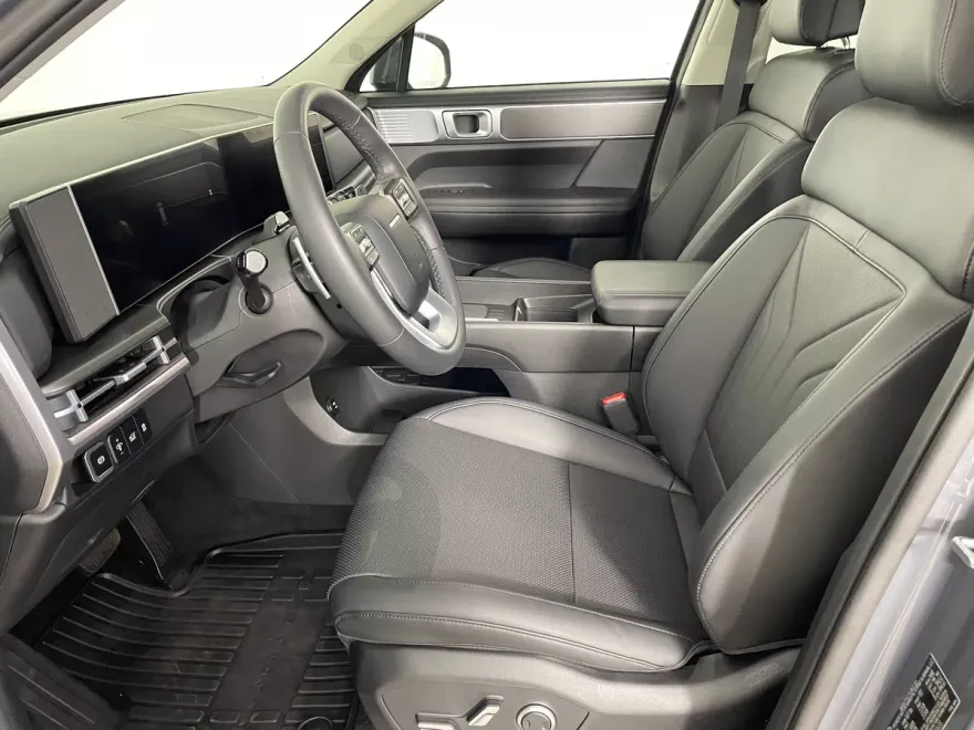 2025 Hyundai Santa Fe SEL photo 1