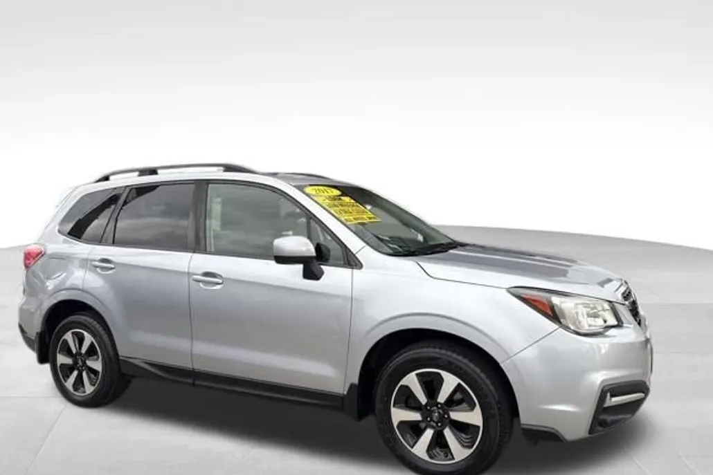 2017 Subaru Forester 2.5i Premium photo 1