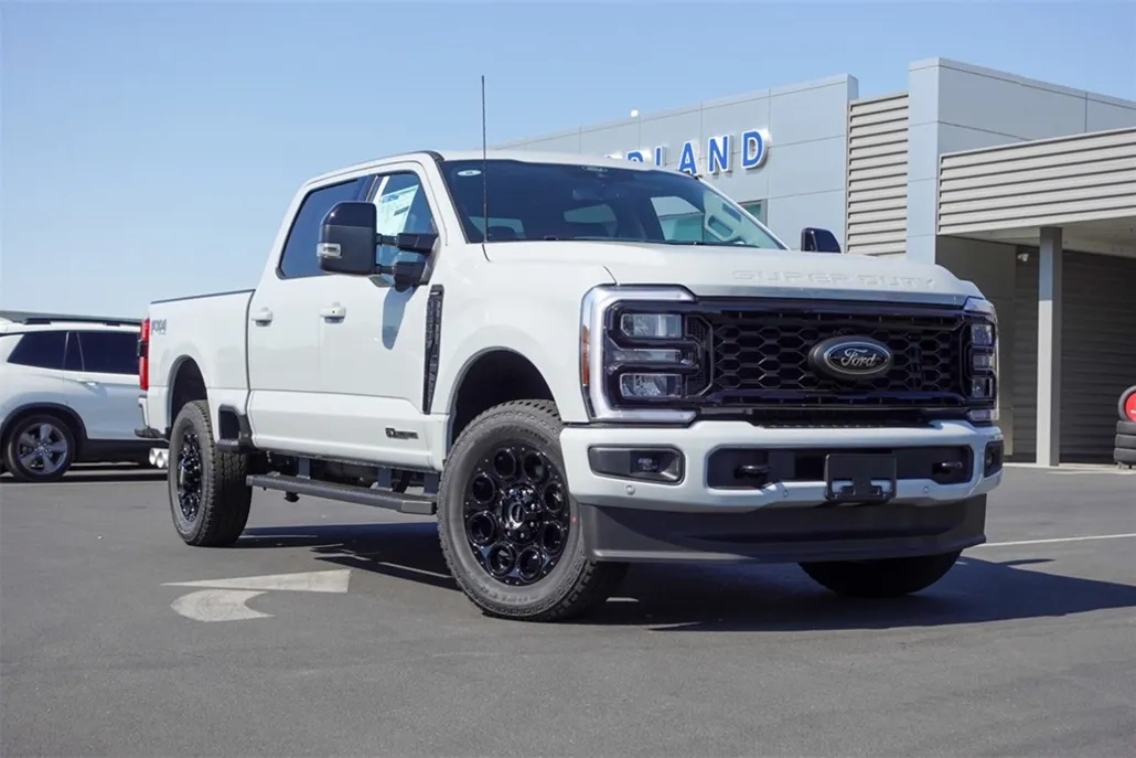 2025 Ford F-250 Lariat photo 1