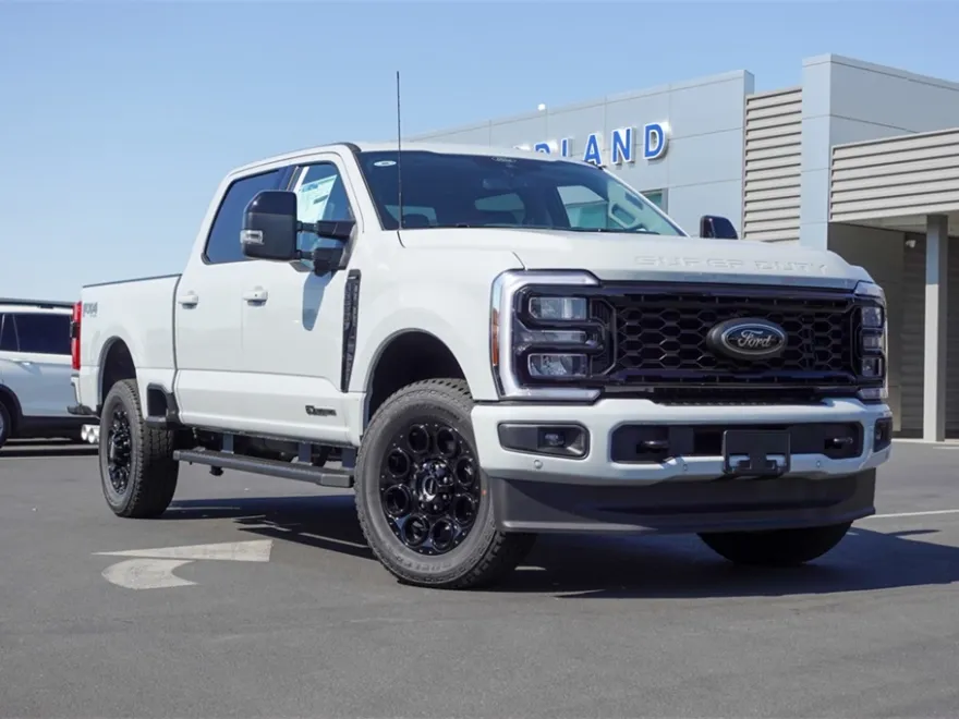 2025 Ford F-250 Lariat photo 1