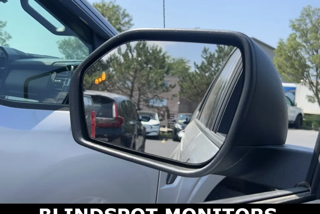 2022 Ford Explorer XLT photo 1