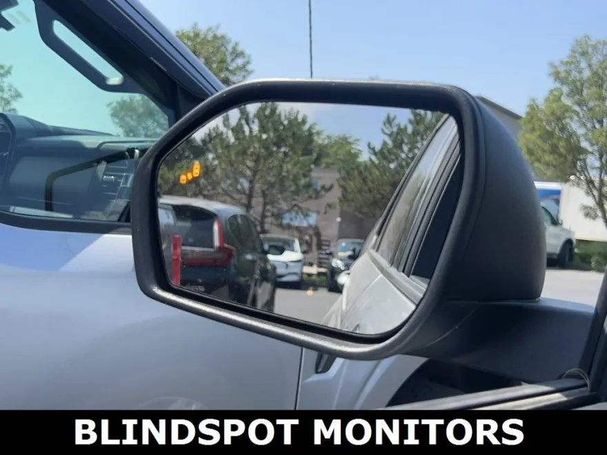 2022 Ford Explorer XLT photo 1