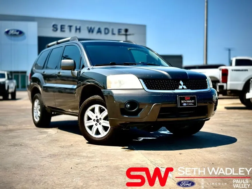 2011 Mitsubishi Endeavor LS photo 1