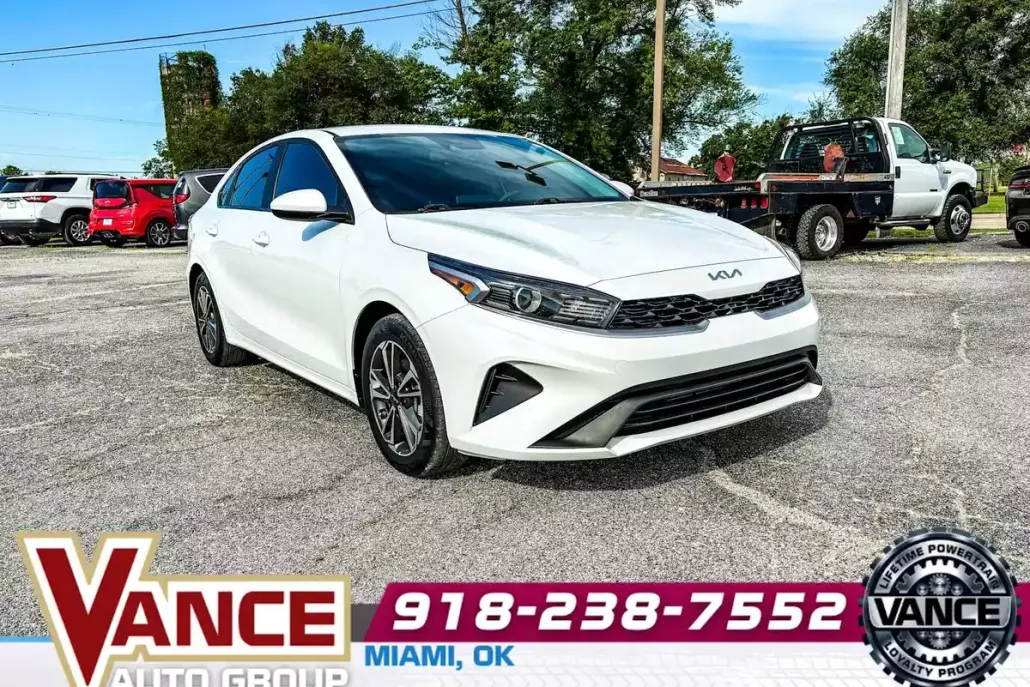 2024 Kia Forte LXS photo 1