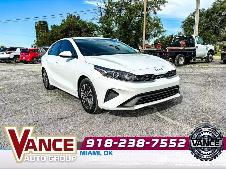 2024 Kia Forte LXS photo 1